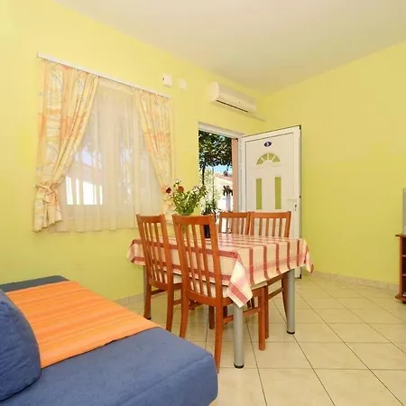 Sima Apartment *