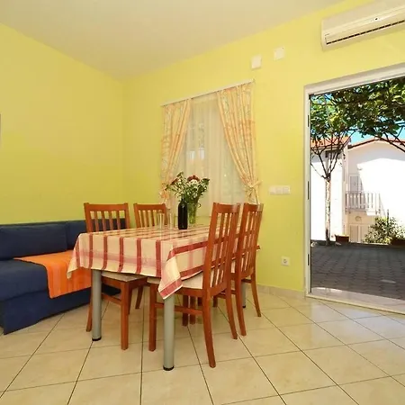 Sima Apartment *